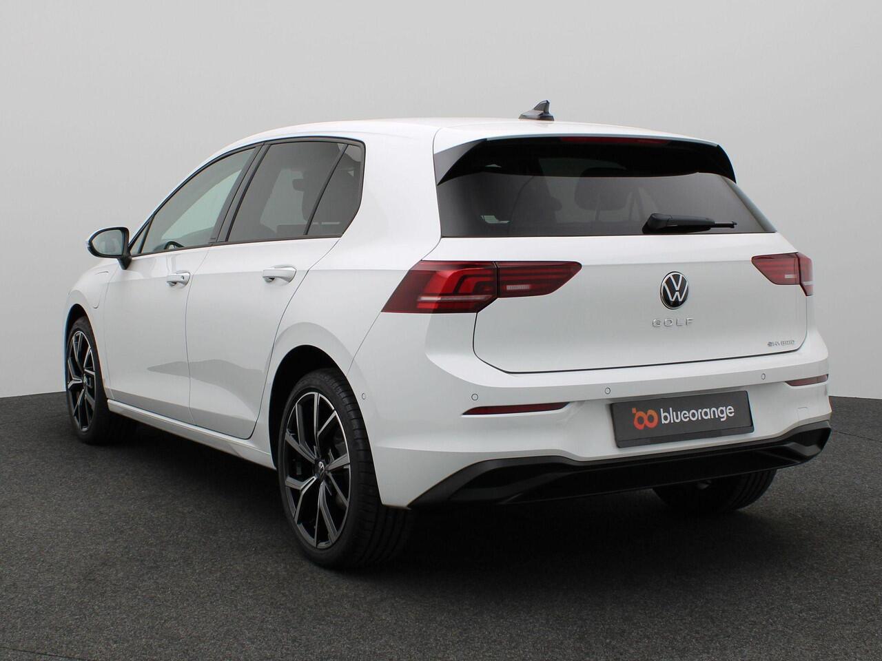 Volkswagen GOLF 1.5 eHybrid Life Edition 204PK DSG Navi via Apple Carplay/Android Auto, Achteruitrijcamera, Stoel-Stuurverwarming, Keyless, 18" LM Velgen, Adaptieve Cruise Control