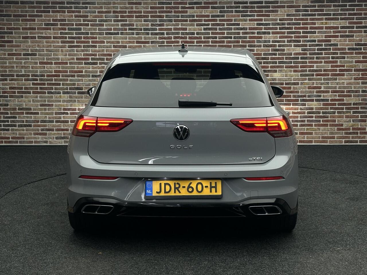 Volkswagen GOLF 1.5 eTSI R-Line Dodehoek herkenning | Camera | Virtual display | Keyless entry