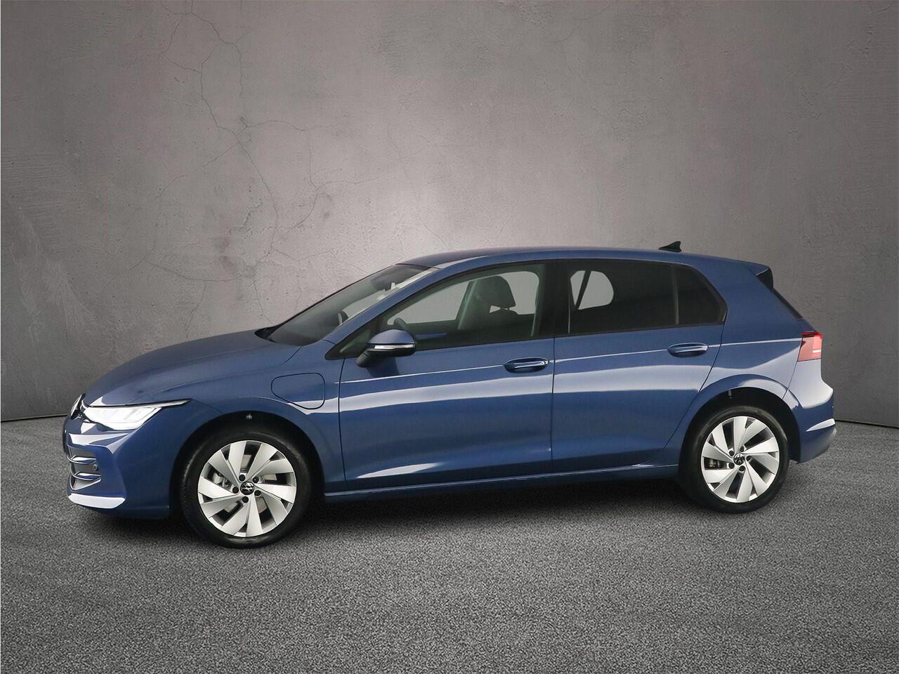 Volkswagen GOLF Life Edition 1.5 TSI eHybrid 204pk DSG Automaat Adaptive cruise control, Achteruitrijcamera, LED koplampen, Stuurwiel verwarmd, Parkeersensoren