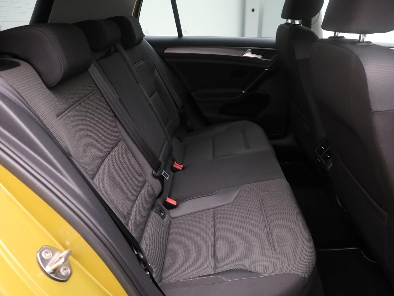 Volkswagen GOLF 1.5 TSI Comfortline Business | ADAPTIVE | CARPLAY | STOELVERWARMING