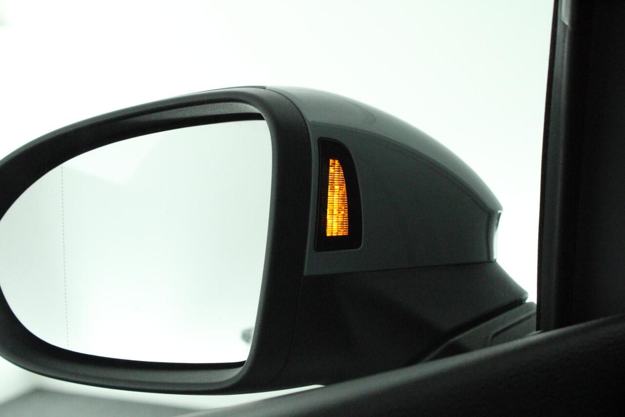 Volkswagen GOLF 2.0 TDI 200pk DSG GTD Panoramadak Camera Virtual Cockpit Navigatie