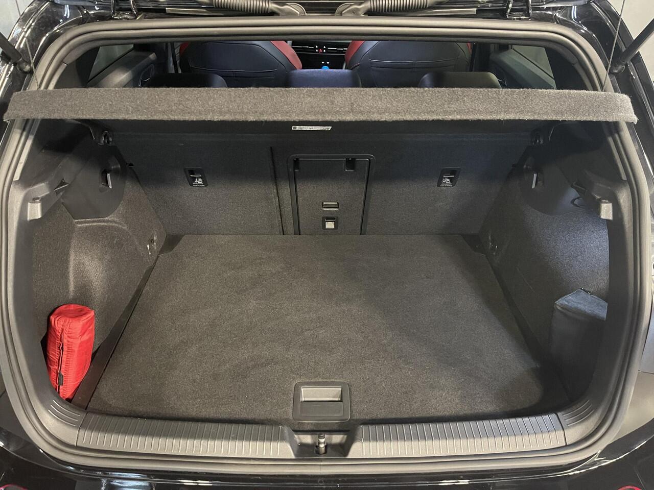 Volkswagen GOLF 2.0 TSI GTI Clubsport 400PK 19"/Panoramadak/H&K/IQ Lights/Black style/Dodehoek/Stoel + stuurverwarming/Keyless/Apple Carplay & Android Auto