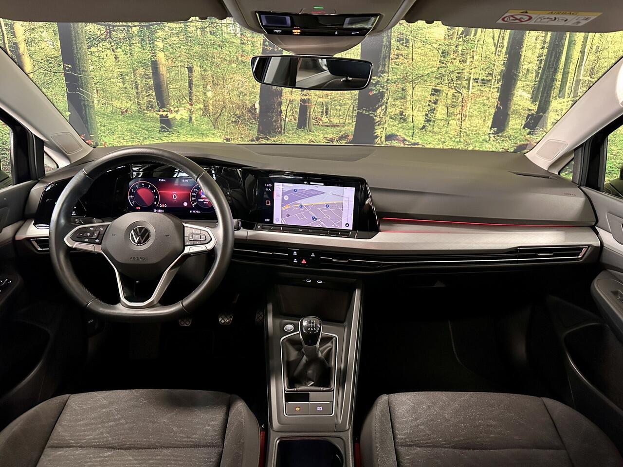 Volkswagen GOLF 1.0 TSI Life | Adaptive Cruise Control | Parkeersensoren | Apple Carplay | Android Auto | Sfeerverlichting | Trekhaak | 17" Lichtmetaal | Airconditioning