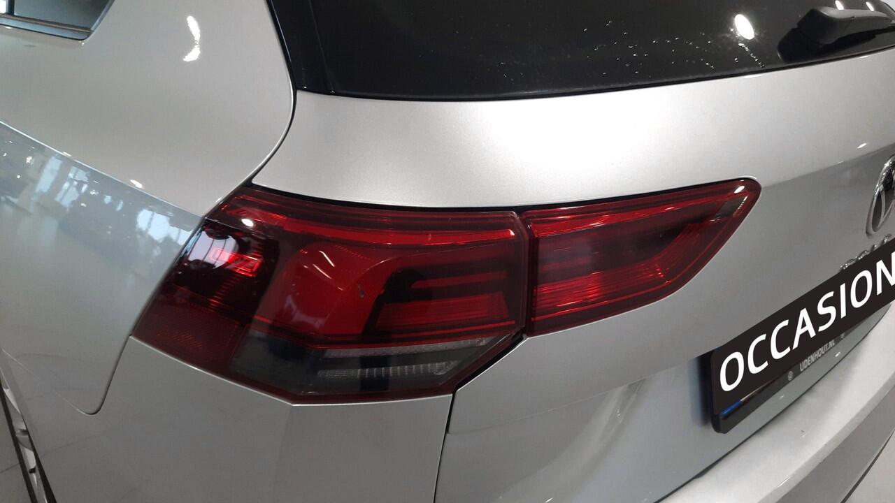 Volkswagen GOLF Variant 1.0 TSI Life Business | Camera | Ergonomische stoel | App Connect | Navigatie |