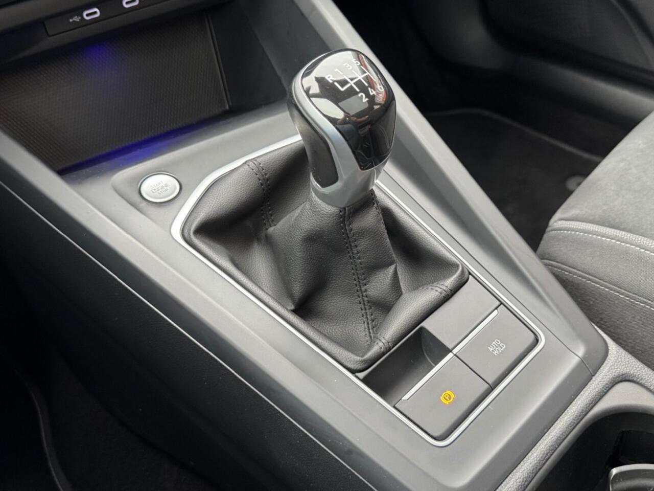 Volkswagen GOLF 1.5 TSI ACT. 150PK 1STE-EDITION NAVI PANO-DAK TREKHAAK DIGITALE-SCHERM AIRCO LMV PDC