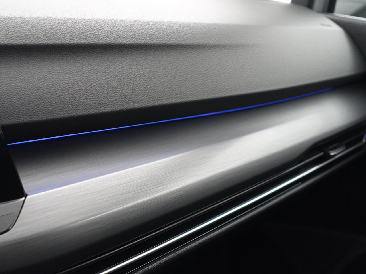 Volkswagen GOLF 1.5 eTSI R Line Aut- NAP 10dkm, Panoramadak, Sfeerverlichting, Camera, Ergo Active, Stoelmassage