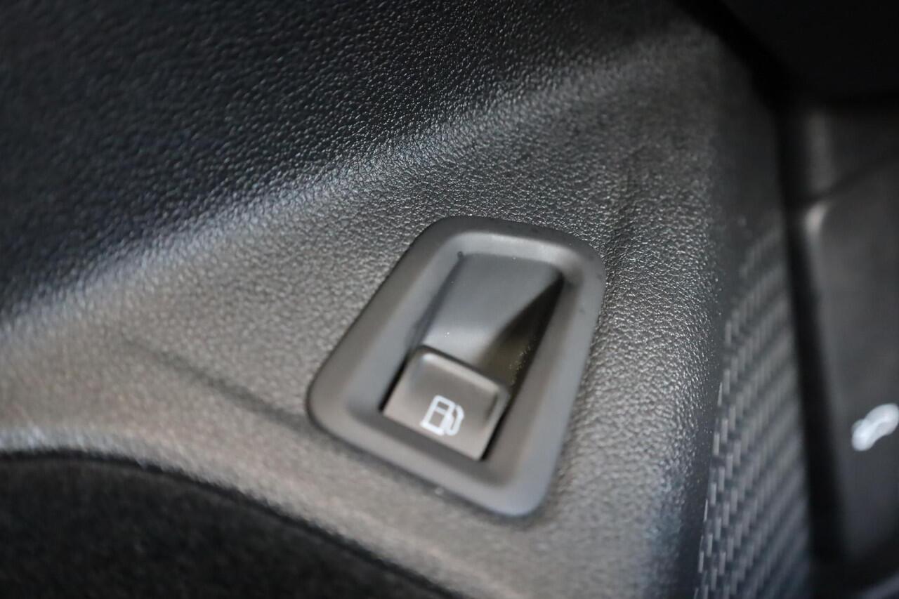 Volkswagen GOLF 1.4 eHybrid Style Afneembare trekhaak, ErgoActive, LED plus + strip, verwarmbare voorstoelen, keyless, travel assist, spiegelpakket met geheugen, digital cockpit pro, pre-crash, ACC met Stop&Go, draadloos app connect, achteruitrijcamera, head-up display, 