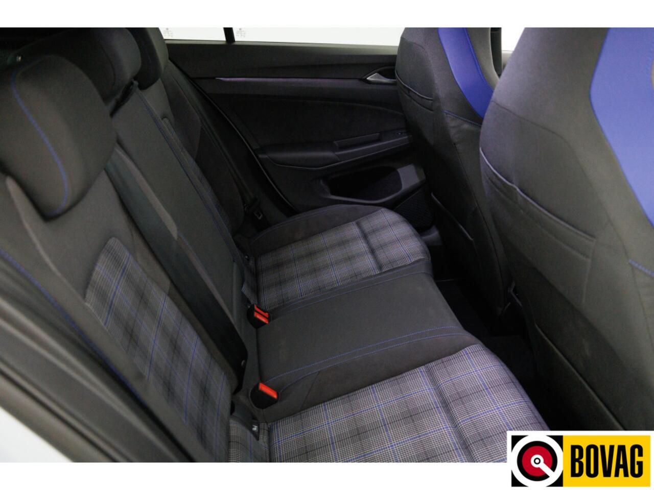 Volkswagen GOLF 1.5 eHybrid GTE Black 272 PK automaat | IQ Led | Elec. trekhaak | Headup | Stoel- & stuurverw. | PDC V + A, Camera, App. connect, Navigatie, 131 KM actieradius (WLTP)