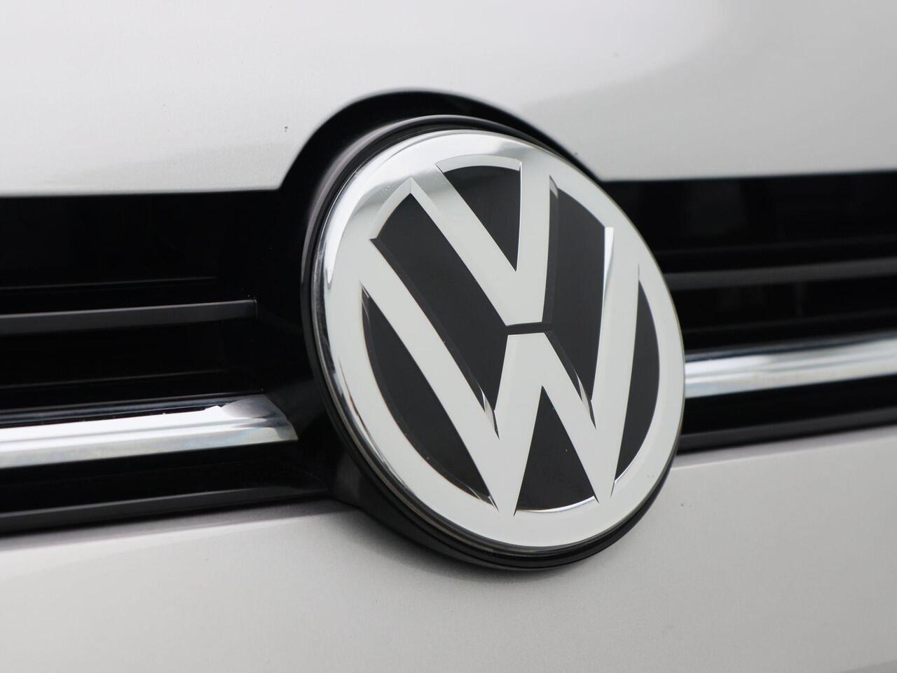 Volkswagen GOLF 1.5 TSi 150 Pk Automaat Highline | Adaptive Cruise | Climate Control | Carplay | LED | Sensoren | Navigatiesysteem | 17 Inch