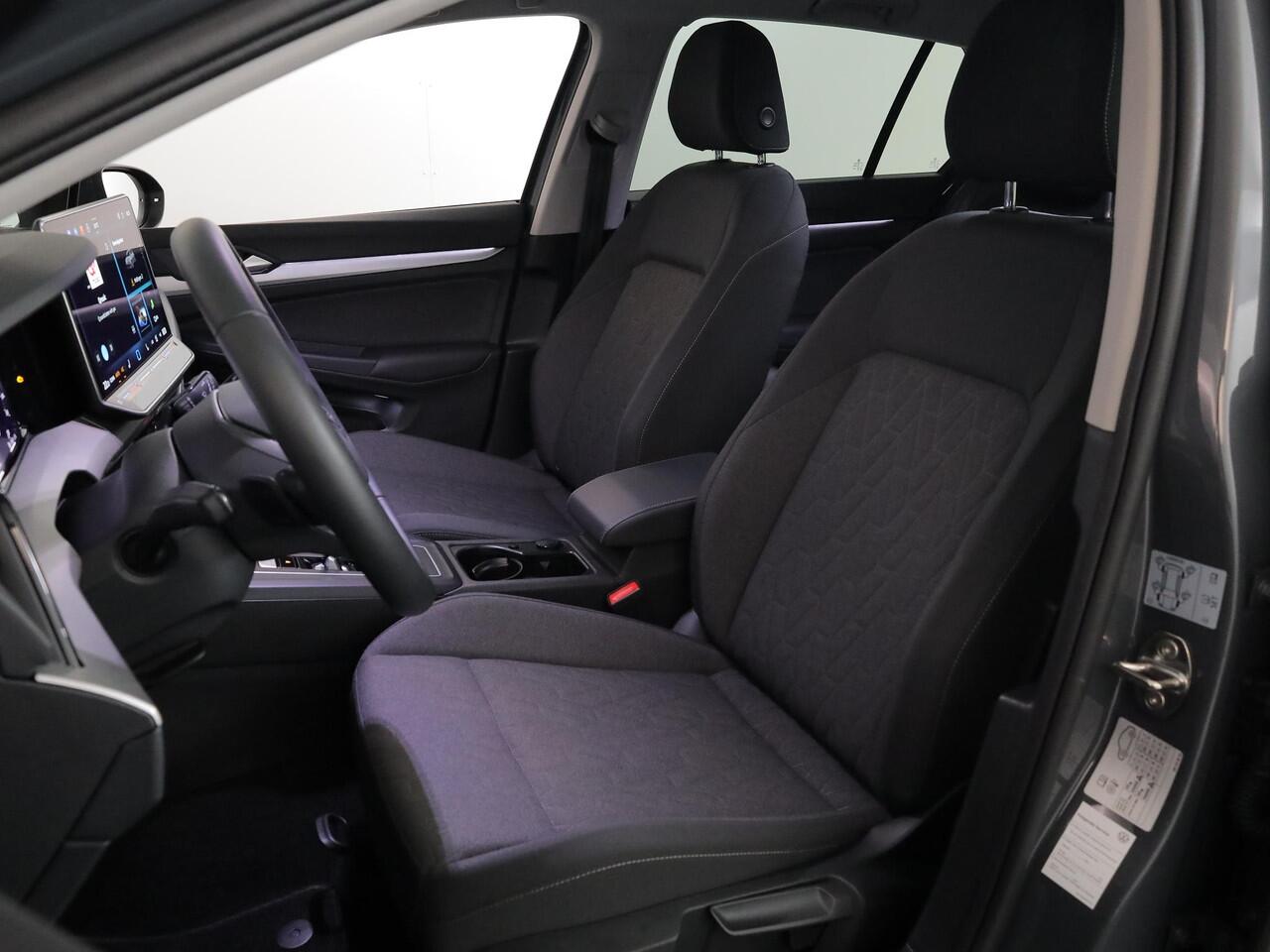 Volkswagen GOLF 1.5 eHybrid Life Edition 204 pk Automaat (DSG) | Verlengde garantie | Navigatie via App | Parkeersensoren (Park assist) | Achteruitrijcamera | Stoelverwarming |