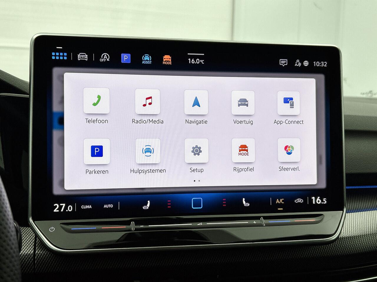 Volkswagen GOLF 1.5 eTSI R-Line Edition Stoelverwarming | Climate Control | Lichtmetalen velgen | 360-Camera