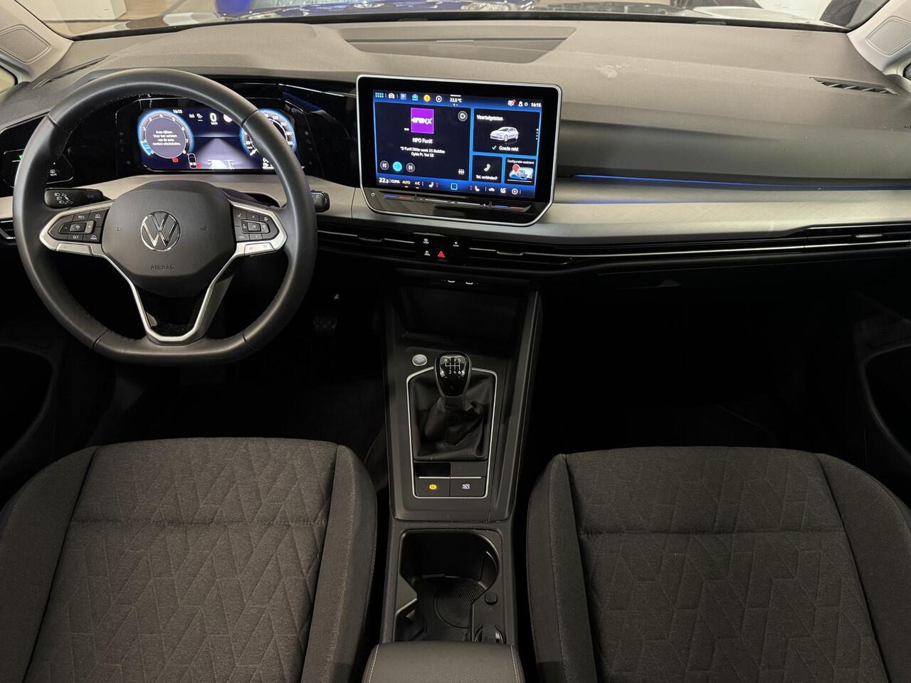 Volkswagen GOLF 1.5 TSI Life | 17"LM-Velgen| LED Verlichting | Stuur/Stoelverwarming | Apple Carplay/Android Auto | Climate Control | Digitaal Dashboard | Keyless Entry/Start/ Parkeer Sensoren ( Vestiging - Vianen Tel:0347-371248 )