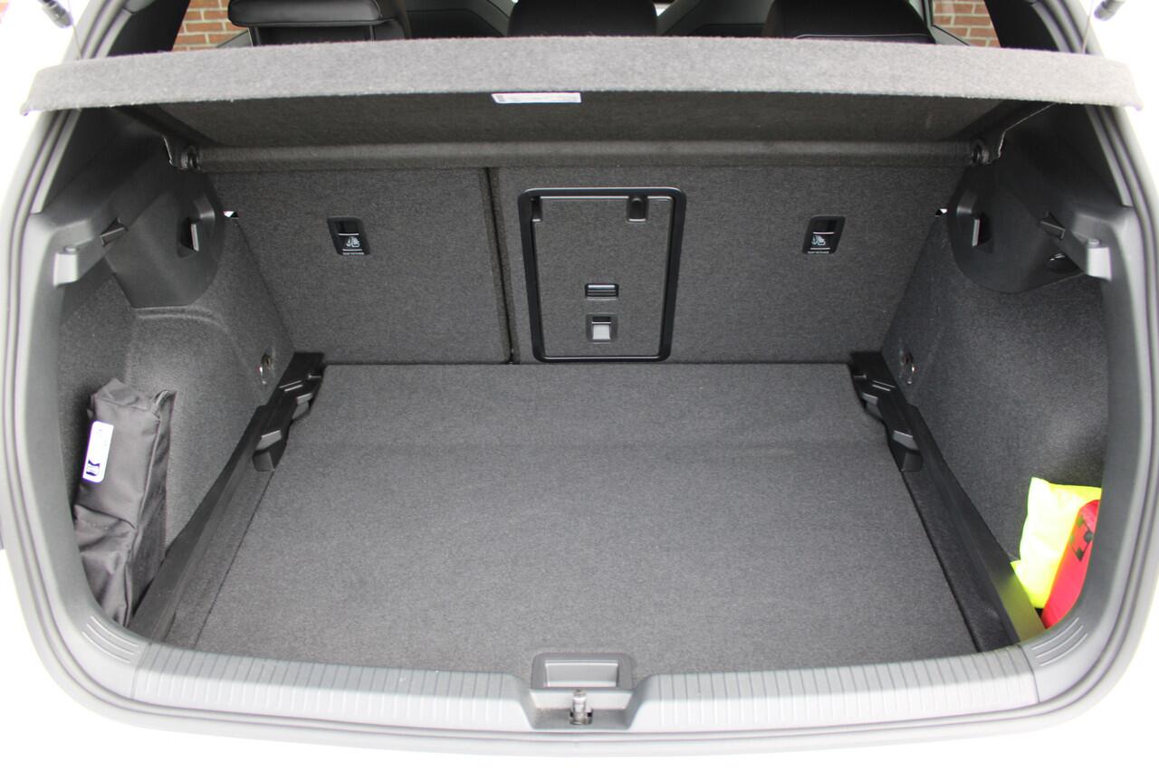 Volkswagen GOLF 1.5 eTSI 150PK R-Line Edition |PANO-DAK|ACC|STUUR-STOELVERWARMING|18-INCH|