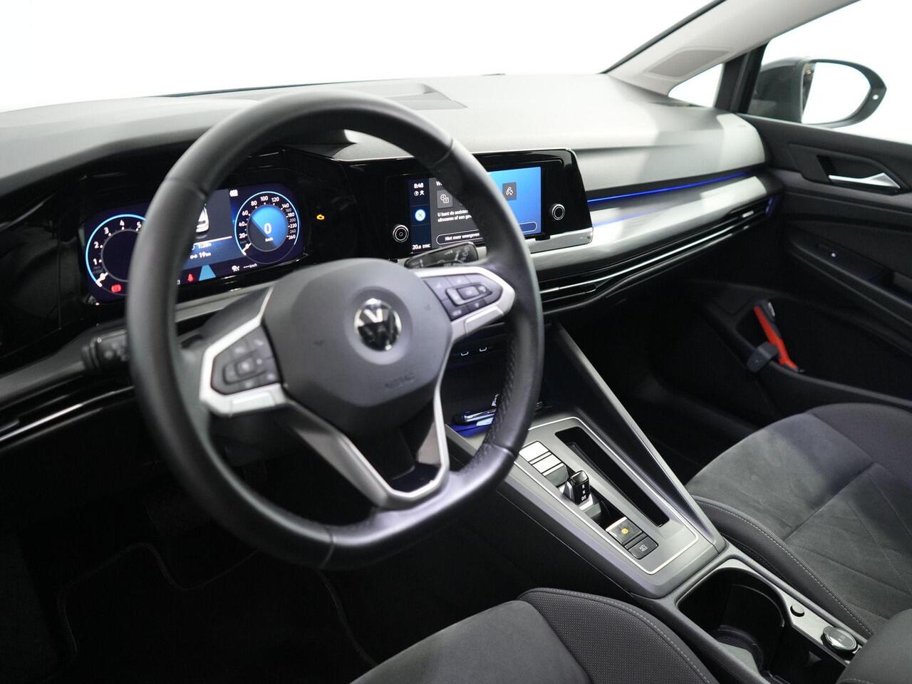 Volkswagen GOLF 1.5 eTSI Style Pano | Camera | IQ Drive |