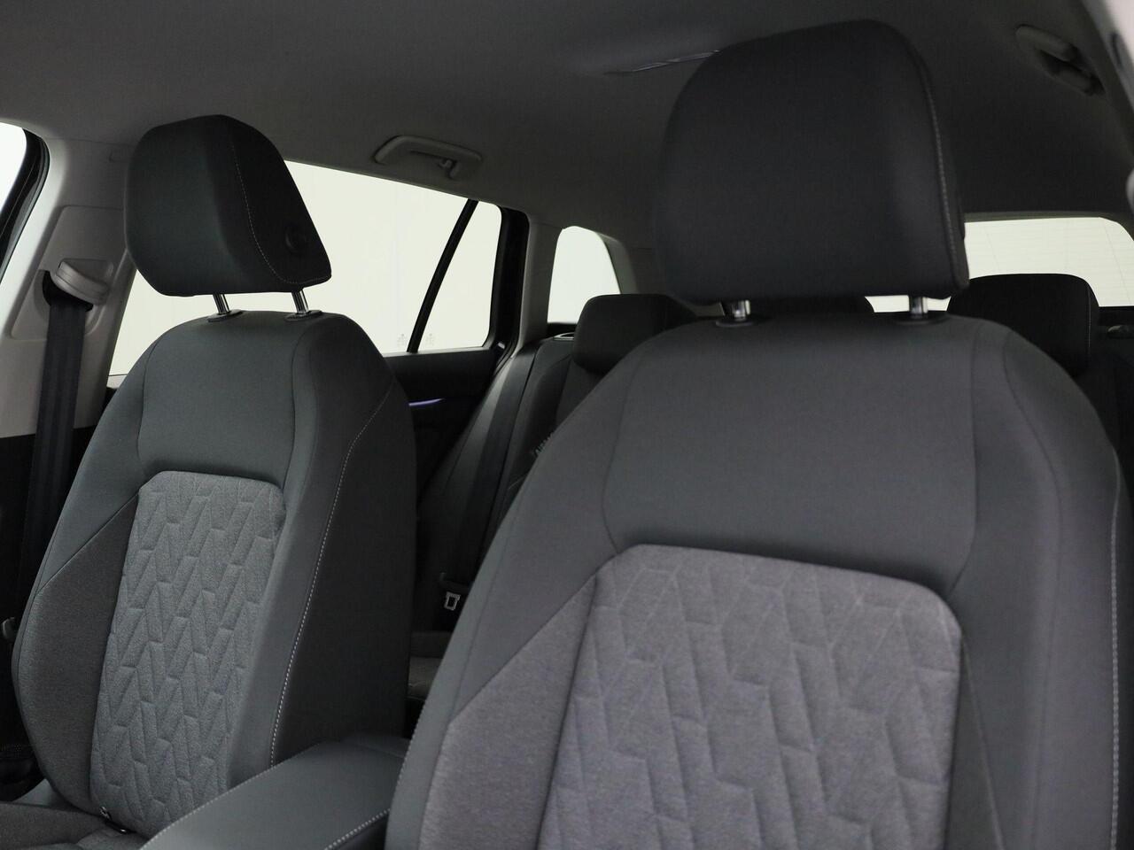 Volkswagen GOLF 1.5eTSI/150PK Goal DSG · NIEUW MODEL · Navigatie · Trekhaak · Apple/Android carplay · Garantie tot december 2026