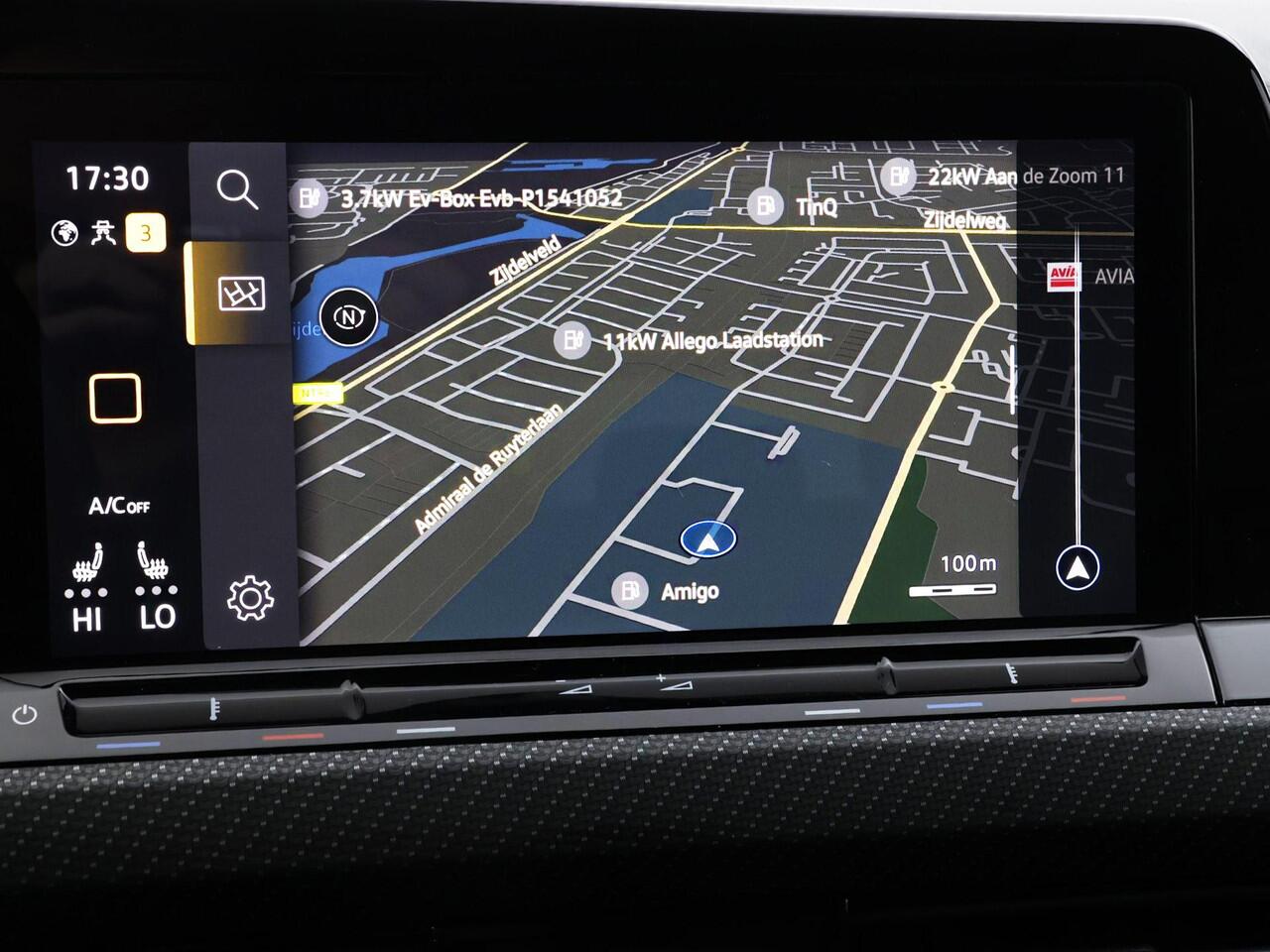 Volkswagen GOLF Variant 1.5 TSI 130pk R-Line · Black Style · Apple/Android Car Play · Stoelverwarming · 18'' Velgen · Matrix LED verlichting ·