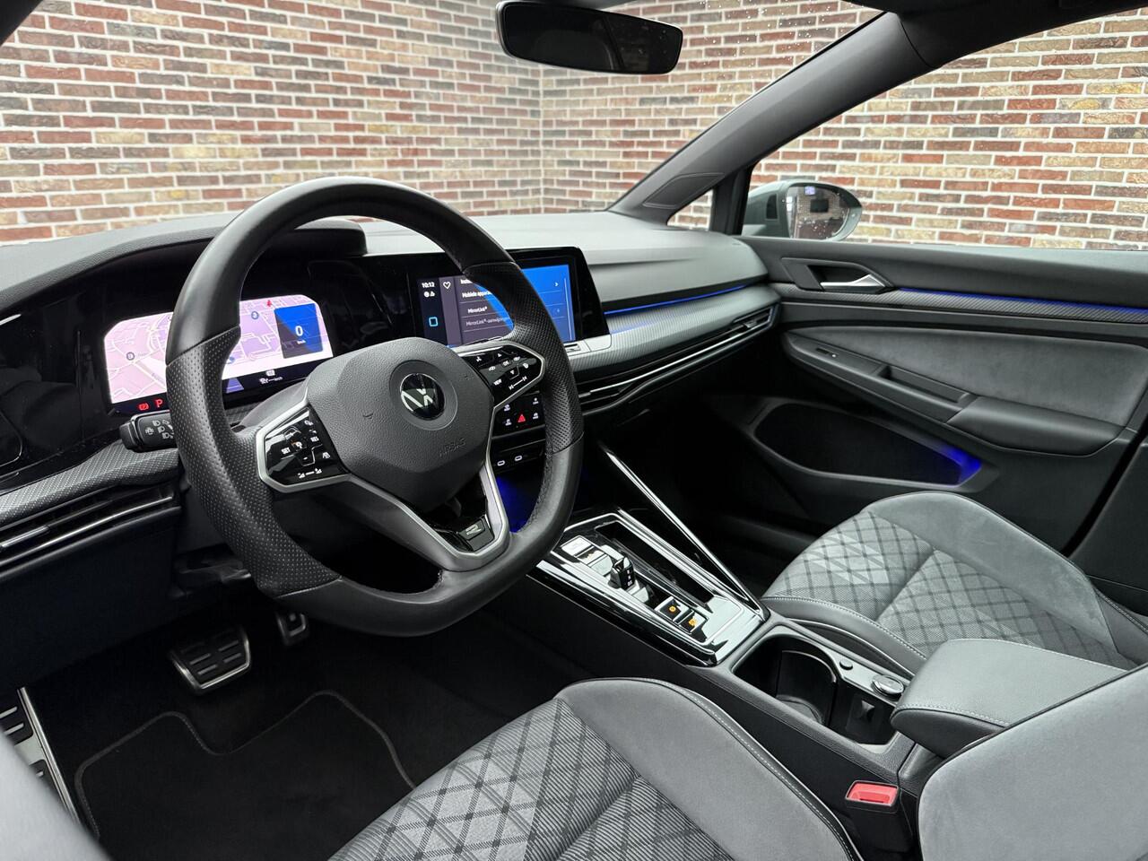 Volkswagen GOLF 1.5 TSI R-Line PANORAMA AMBIENT LIGHT STOEL/STUUR VERWARMING PARKEERHULP