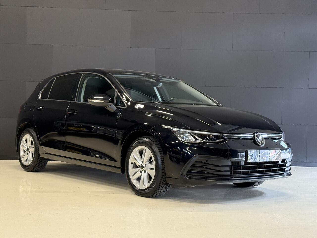 Volkswagen GOLF 1.5 eTSI Life Business | Apple Carplay | Massage | Elektr. stoelen | Adaptive cruise | Draadloze tel. lader