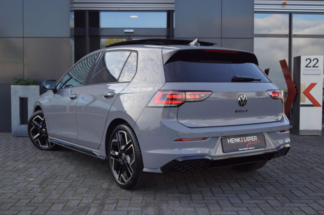 Volkswagen GOLF R-line 1.5 eTSI 150pk DSG facelift Black style/Panodak /Trekhaak wegklb./IQ Matrix LED /Head-up