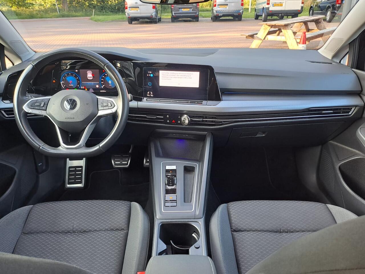 Volkswagen GOLF 1.5 eTSI R-Line Business+ | LED | Trekhaak | All-seasons | ACC | Keyless | Stoelverwarming |