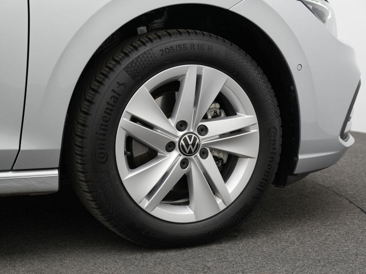 Volkswagen GOLF 1.0 TSI 110 pk Life Business | Geheugen-/massagestoel | Stuur-/stoelverwarming | Achteruitrijcamera | Adaptive Cruise | Navigatie