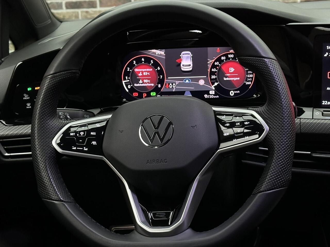 Volkswagen GOLF 1.5 eTSI R-Line Dodehoek herkenning | Camera | Virtual display | Keyless entry