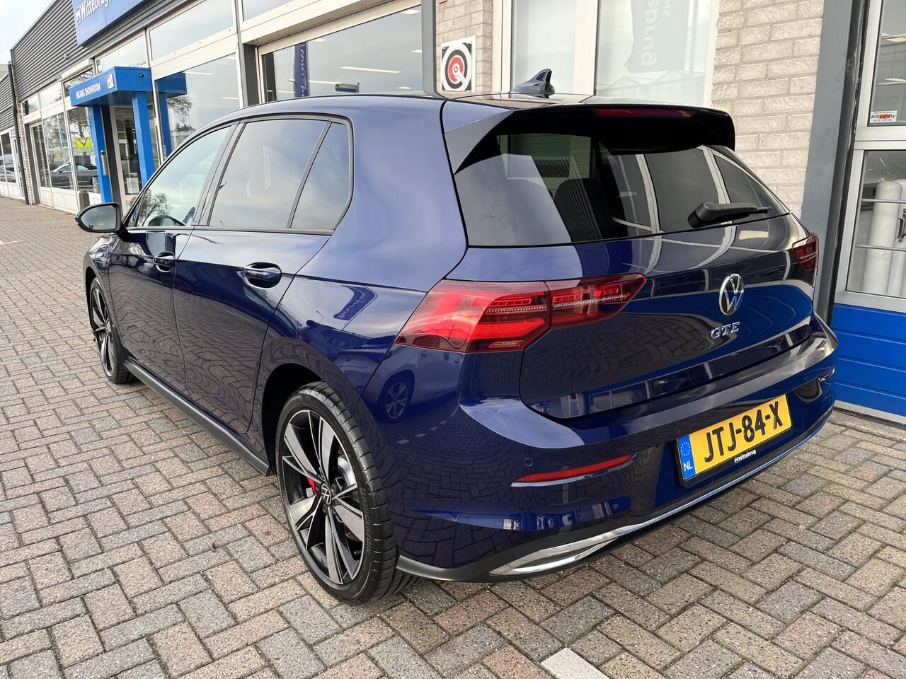 Volkswagen GOLF 1.4 eHybrid GTE / AUTOMAAT/ 245 PK/ IQ. LIGHT/ LED MISTLAMPEN/ STOEL + STUUR VERWARM./ KEYLESS/ RIJ-MODI/ APP CONNECT/ ADAPT. CRUISE/ CAMERA + SENSOREN/ NAVI/ DAB/ 18'' LMV