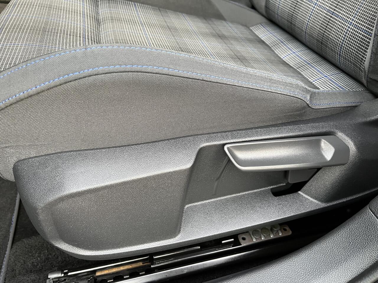 Volkswagen GOLF 1.4 eHybrid GTE / AUTOMAAT/ 245 PK/ IQ. LIGHT/ LED MISTLAMPEN/ STOEL + STUUR VERWARM./ KEYLESS/ RIJ-MODI/ APP CONNECT/ ADAPT. CRUISE/ CAMERA + SENSOREN/ NAVI/ DAB/ 18'' LMV