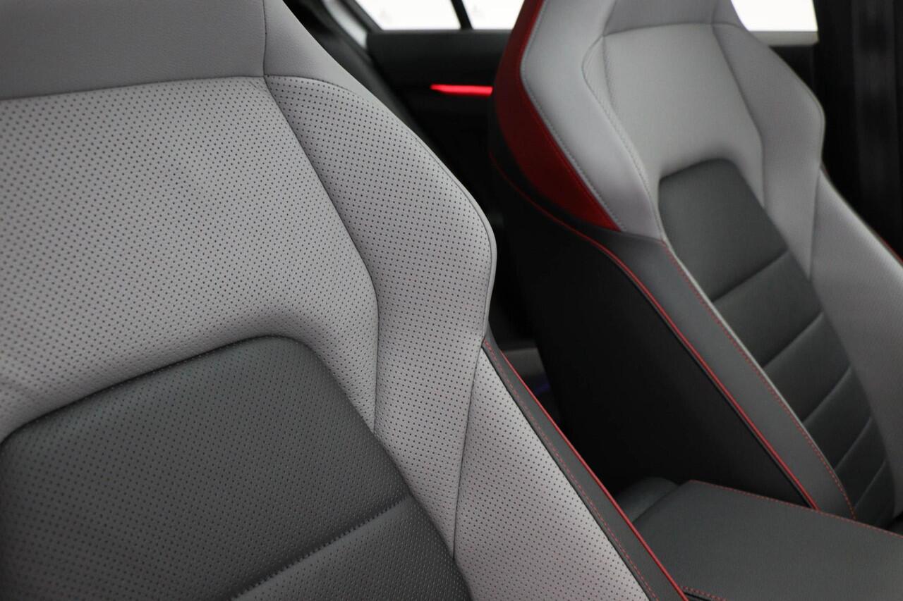 Volkswagen GOLF 2.0 TSI GTI Clubsport | LEDER PACK | IQ LIGHT | PANORAMADAK | STOELKOELING | 19"