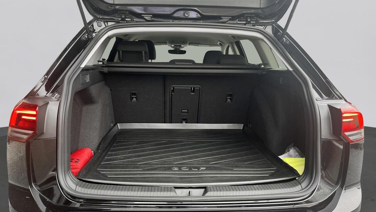 Volkswagen GOLF Variant 1.0 TSI Life Business | Ergo Stoelen | Camera | Navi | App Connect