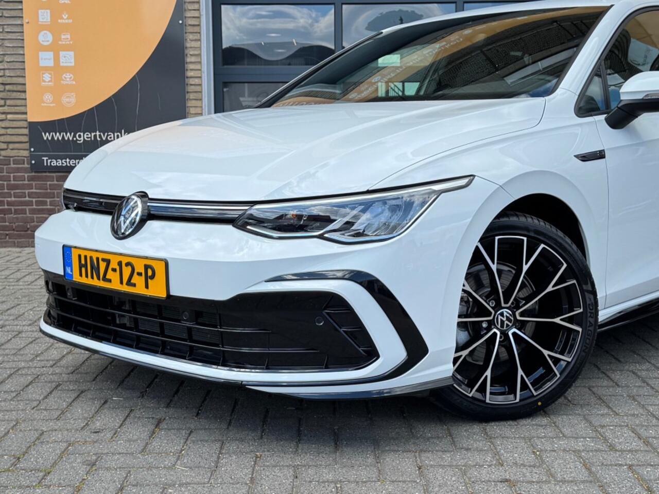 Volkswagen GOLF 1.5 eTSI 150PK DSG AUTOMAAT/R-LINE/2023/22.000KM!