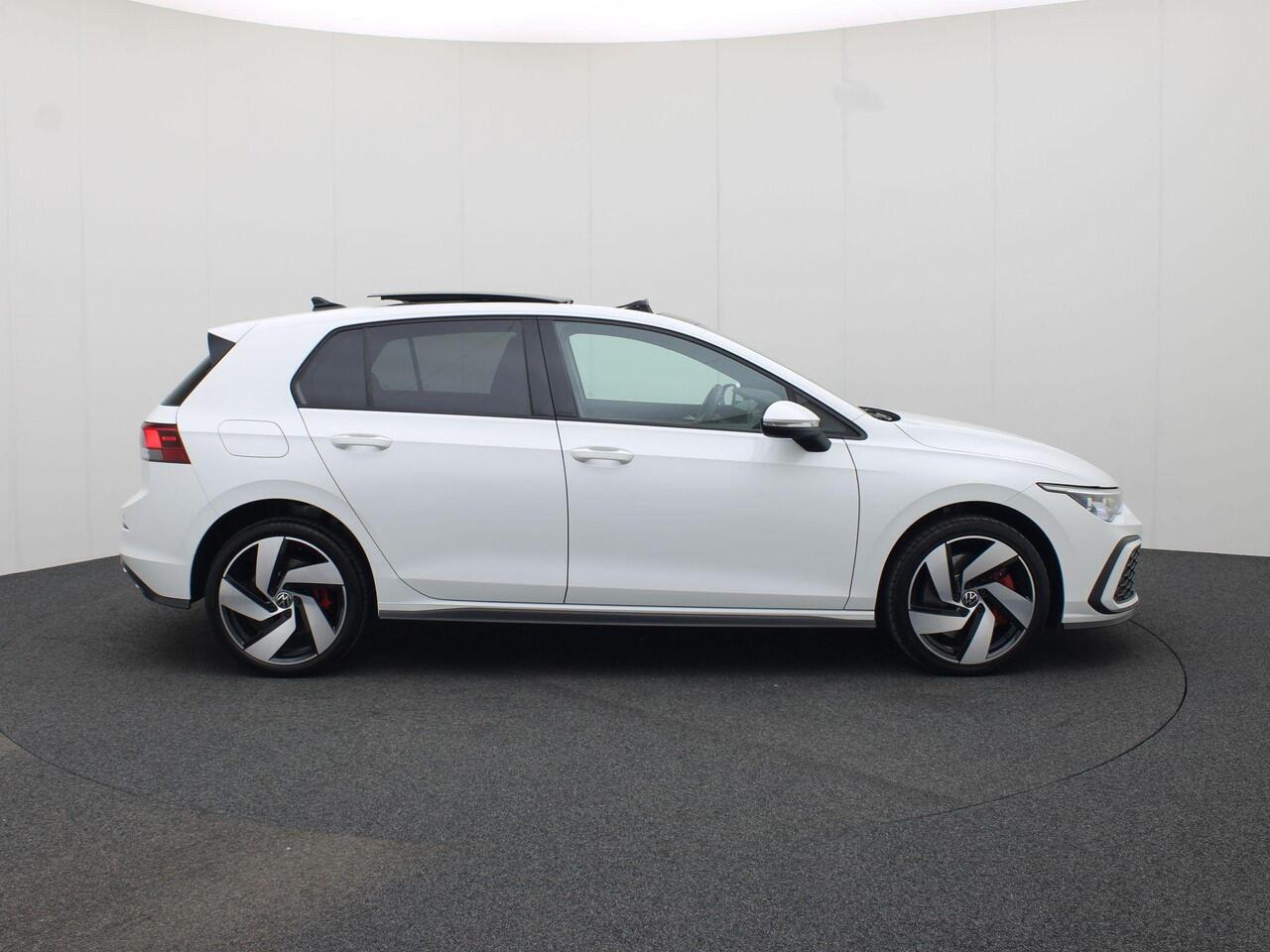 Volkswagen GOLF 1.4eHybrid 180kW/245PK GTE · Panoramadak · Parkeersensoren · Stoel- & stuurverwarming