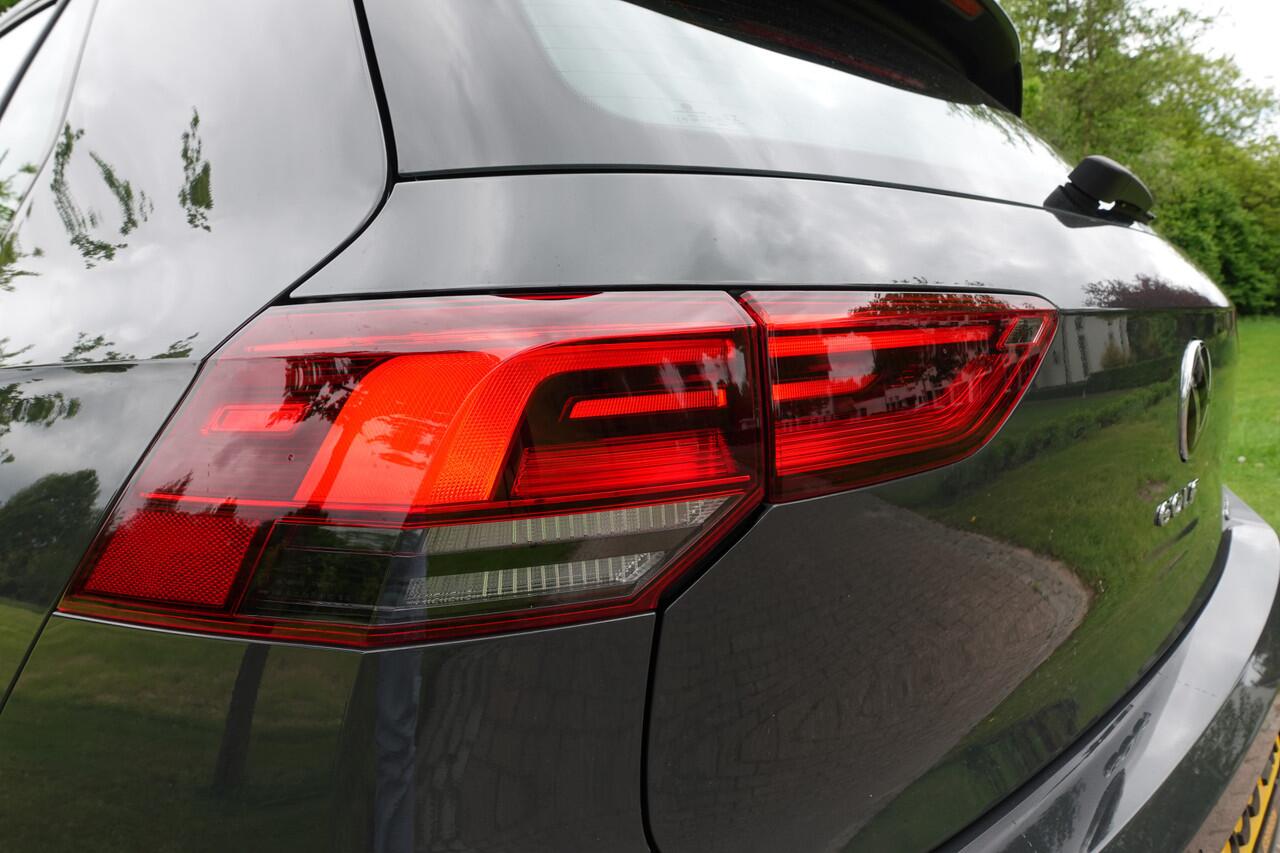 Volkswagen GOLF 1.4 eHybrid Style | Massage stoelen | LED | Adaptive cruise control | Stuur verwarming | Elektrische stoelen met geheugen |