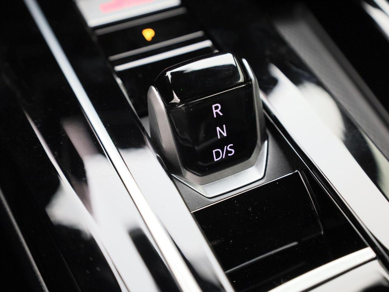 Volkswagen GOLF 1.5 eHybrid 200kW/272PK GTE · 360° Camera + Parkeersensoren · Head-up Display · Navigatie · Apple/Android Car play · Garantie tot oktober 2026