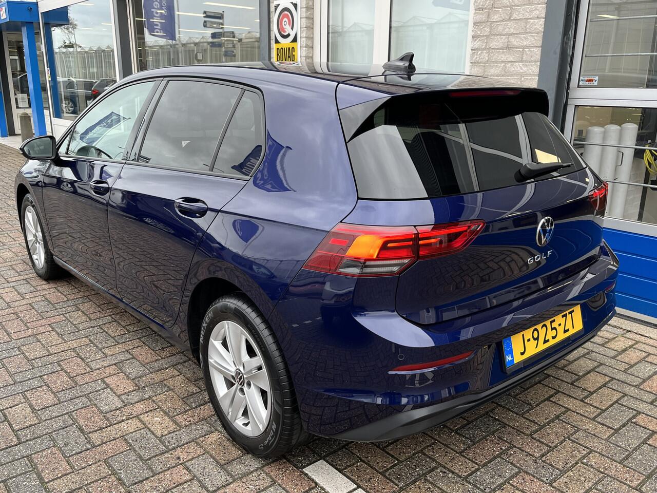 Volkswagen GOLF 1.0 TSI Life / PARK.SENSOREN V+A/ CAMERA/ APP-CONNECT/ ACC/ NAVI/ KEYLESS/ DIGITAL DASH/ LANE-ASSIST/ DAB/ LED/ WIRELESS CHARGING/ ISOFIX/ 16'' LMV
