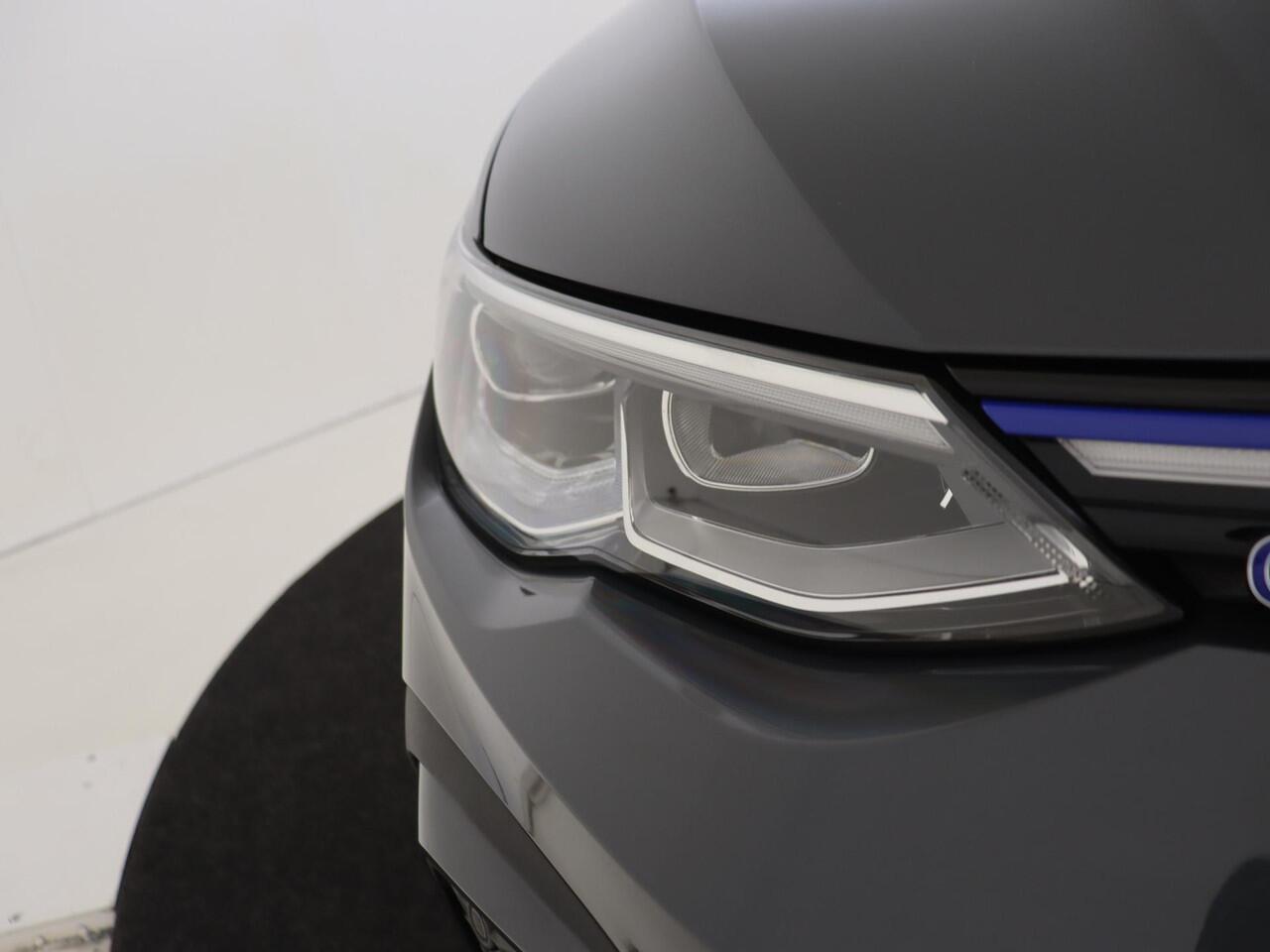 Volkswagen GOLF 1.4 eHybrid GTE | SoH 97% | Adaptieve cruise control | Achteruitrijcamera | Parkeerassistent | 3-zone airco | Dodehoek detectie | Keyless | Stoel- en stuurwielverwarming | Electronic climate control | CarPlay |