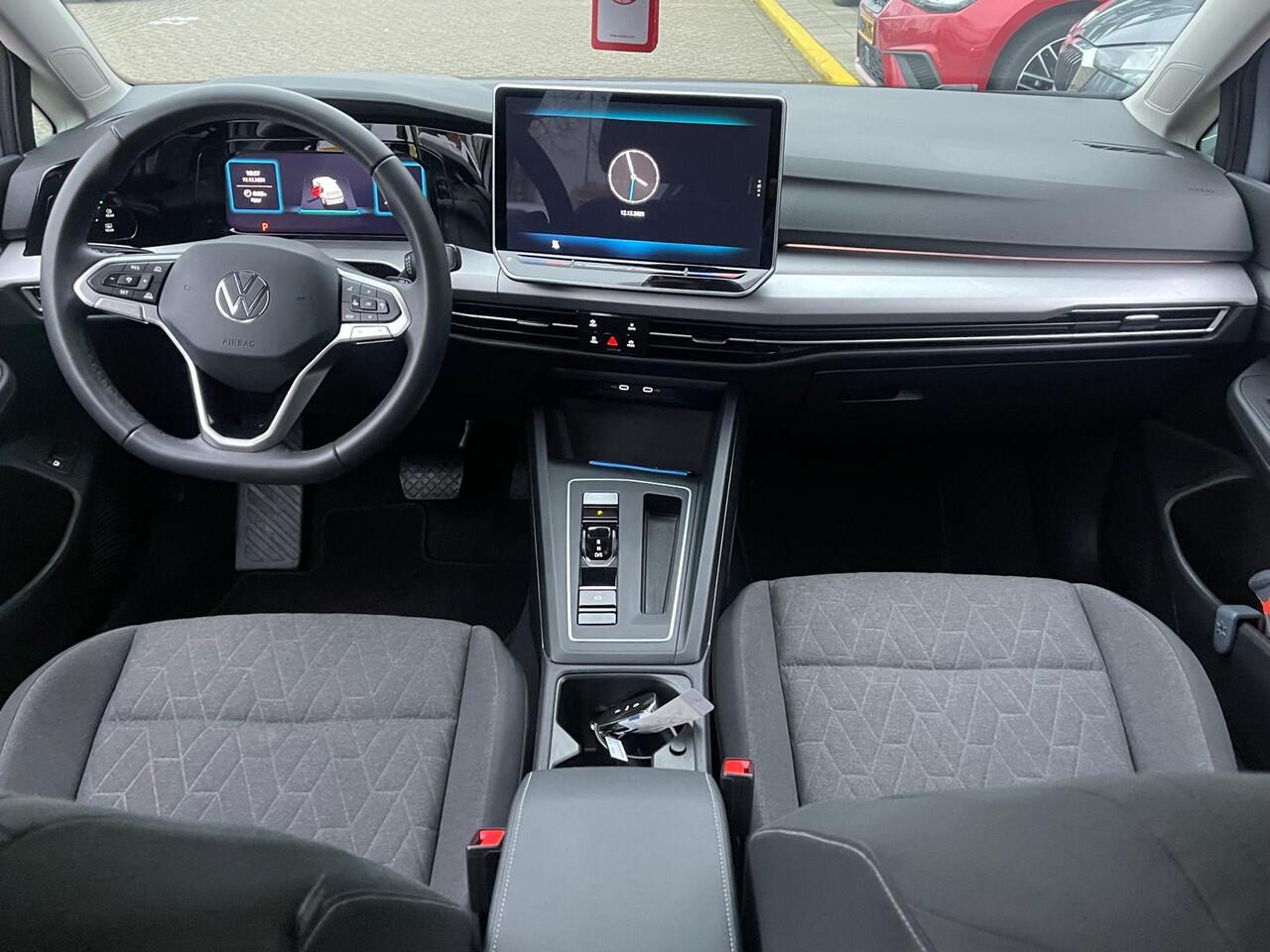 Volkswagen GOLF 1.5 eHybrid 204PK DSG Life Edition Achteruitrijcamera / Getint Glas / 17'' LMV Nottingham / Keyless Access / Clima Draadloos App Connect / Digital Cockpit pro / Park Assist Pro / DAB+