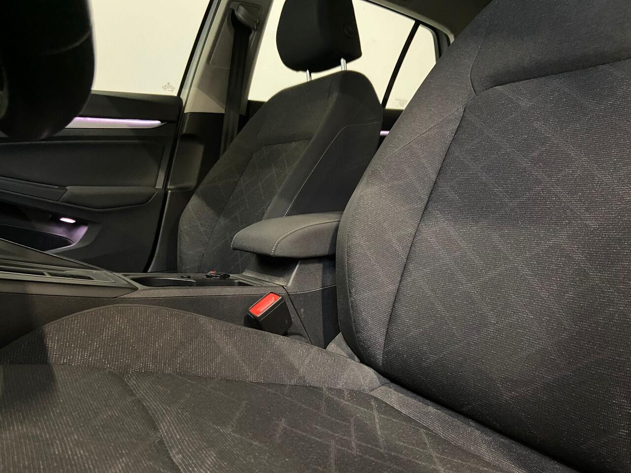 Volkswagen GOLF 1.0 eTSI Life. Trekhaak!