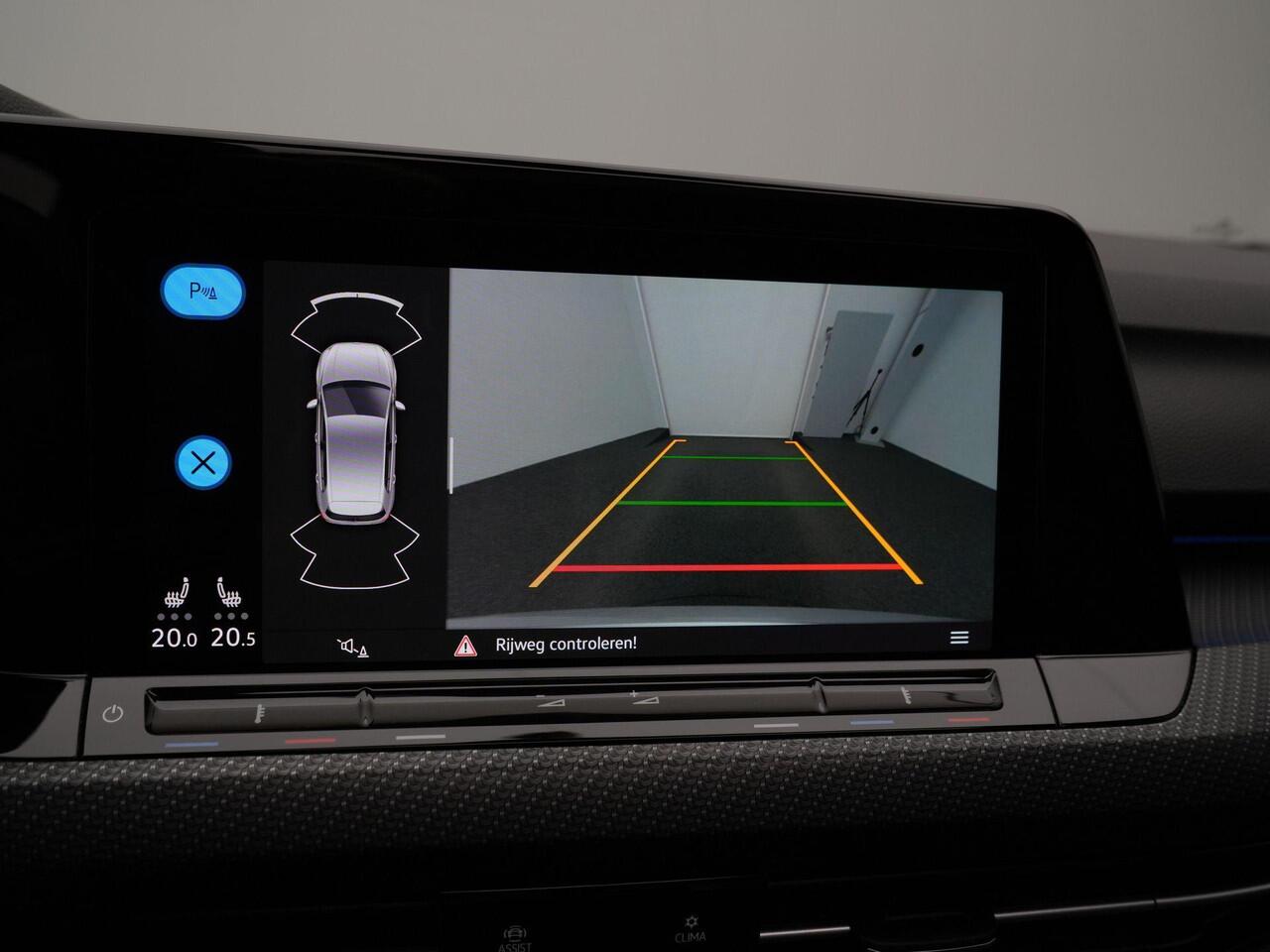 Volkswagen GOLF 1.5 eTSI 150 pk DSG R-Line | Panoramadak | IQ Light | Stuur-/stoelverwarming | Achteruitrijcamera | Navigatie | Keyless Entry