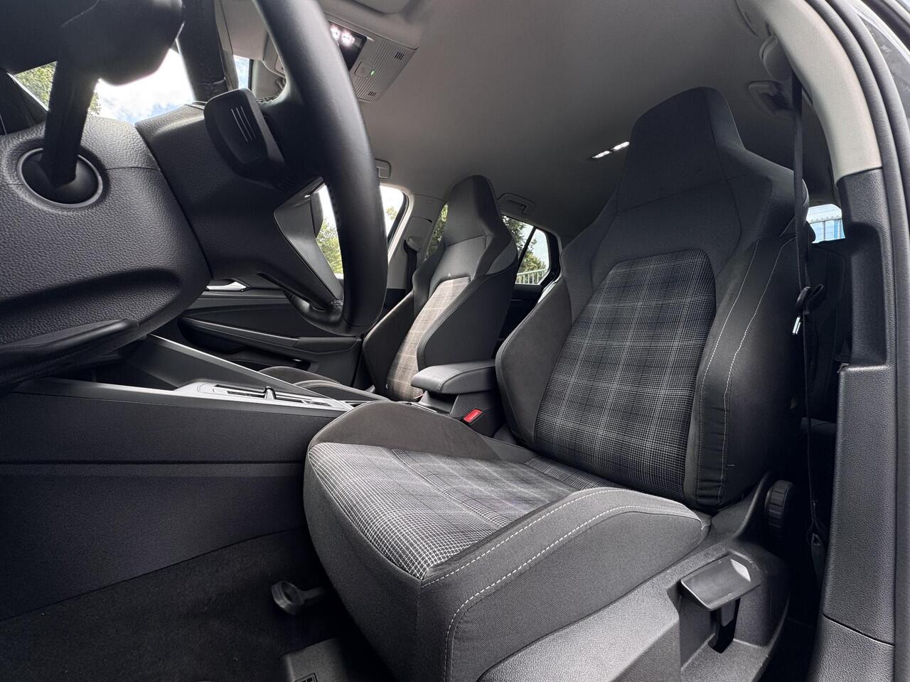 Volkswagen GOLF 1.0 eTSI Life Sportstoelen | Stoel-Stuurverwarming | Draadloze Telefoonlader