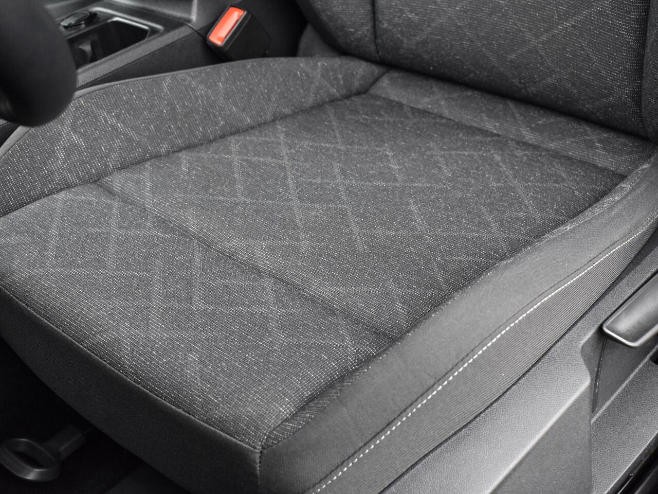 Volkswagen GOLF Variant 1.0 eTSI 110pk DSG Life · Apple/Android Car Play · Elek. Trekhaak · Navigatie · P-Sensoren · Sfeerverlichting · 16'' Inch · Garantie t/m 22-06-2027 of 100.000km