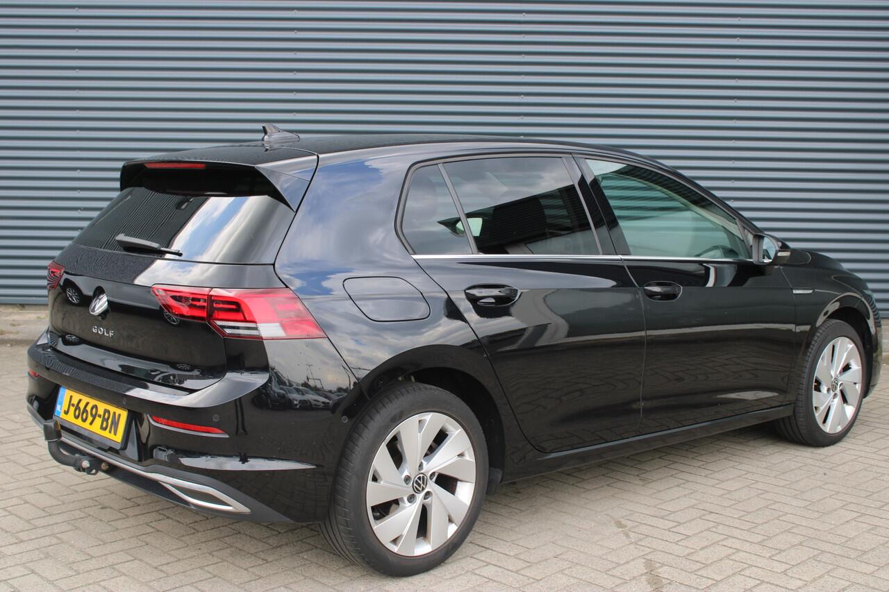 Volkswagen GOLF 1.5 TSI Style Alcantara Full-Led Navigatie Adaptive-Cruise Camera Massage Trekhaak