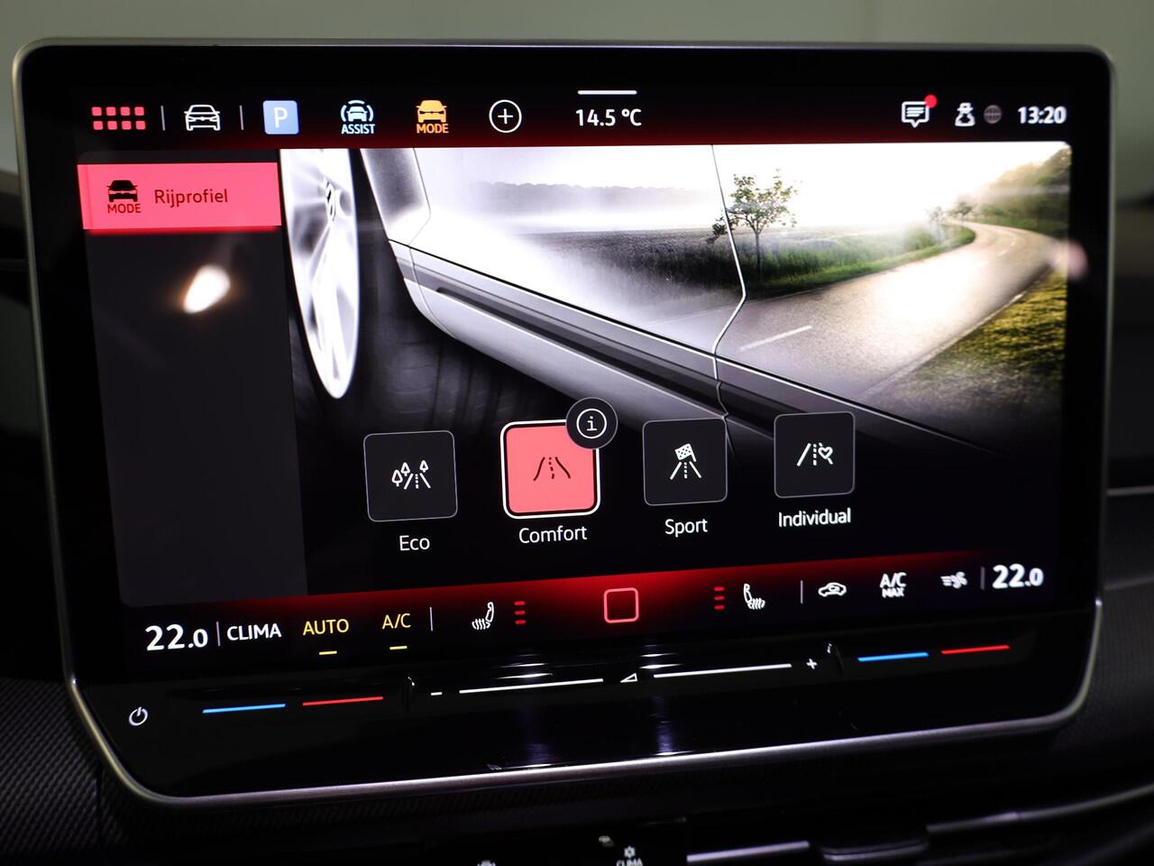 Volkswagen GOLF 2.0 TSI GTI 265PK DSG | Verlengde garantie | Panorama dak | Head up Display | Blackstyle | 19"LM velgen |