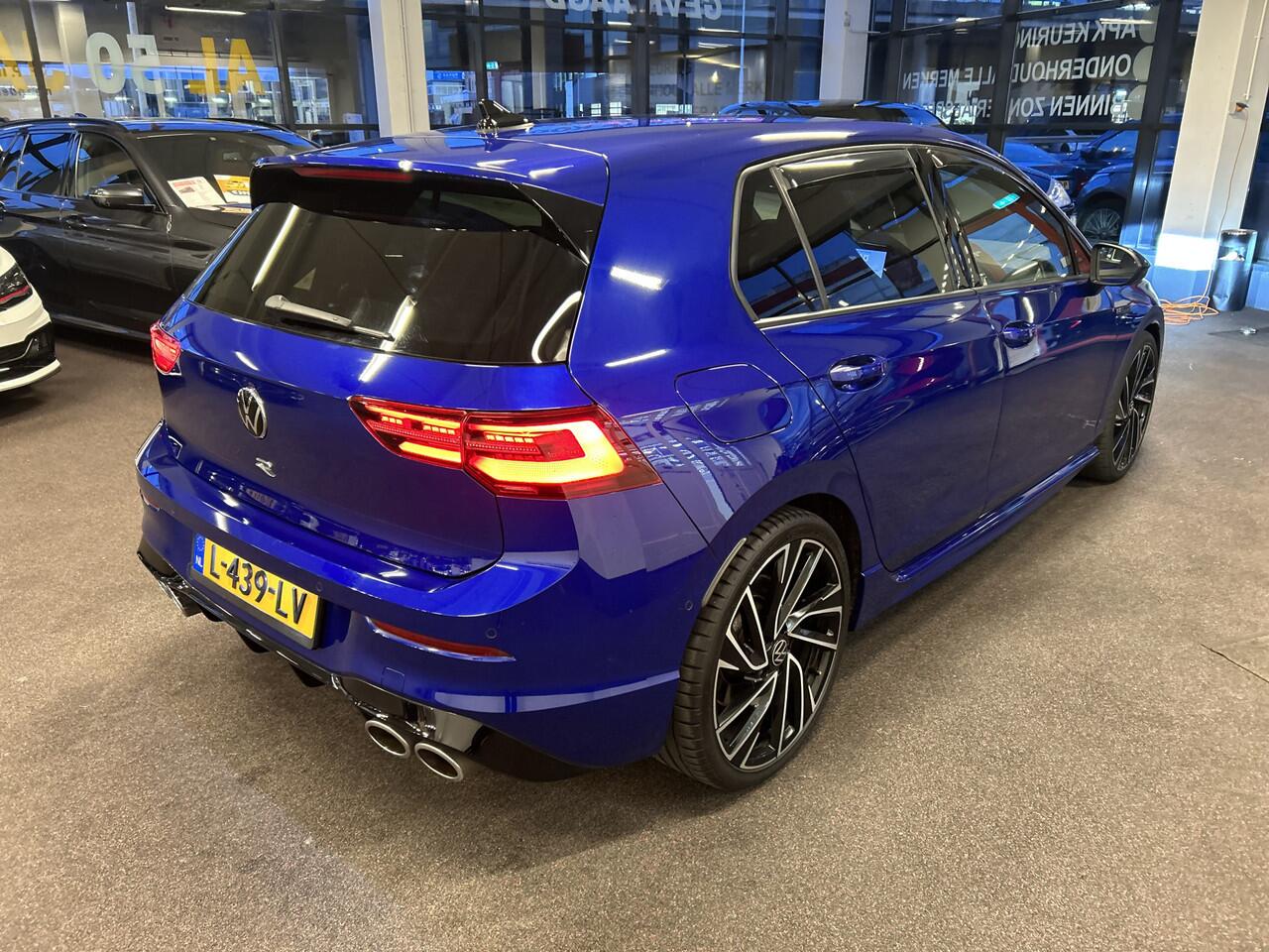 Volkswagen GOLF 2.0 TSI R 4Motion | Memory seats | PPF Folie | Lederen bekleding | Stoel+Stuurverwarming | Head up display | Apaptive cruise control | Lane assist | Dodehoeksdetectie | Sfeerverlichting | Achteruitrijcamera | Apple carplay | 19''INCH