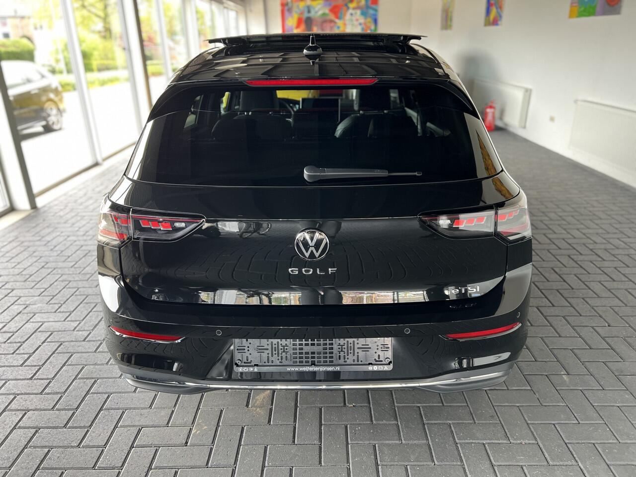 Volkswagen GOLF 1.5 eTSI Edition 50 / Panoramadak / 1 jaar volledige Bovag Garantie + onderhoud