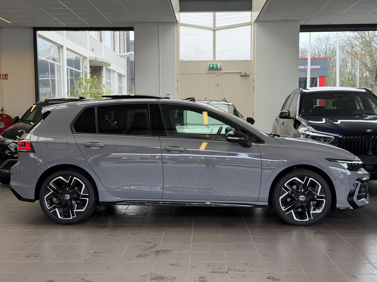 Volkswagen GOLF 1.5 eTSI R-Line Pano / Head-up / 360 /