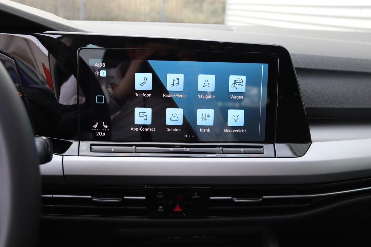 Volkswagen GOLF Variant Life 1.0 eTSI 81 kW / 110 pk Variant 7 versn. DSG | Navigatie | LED verlichting | Achteruitrijcamera | Stoel- & stuurwielverwarming |