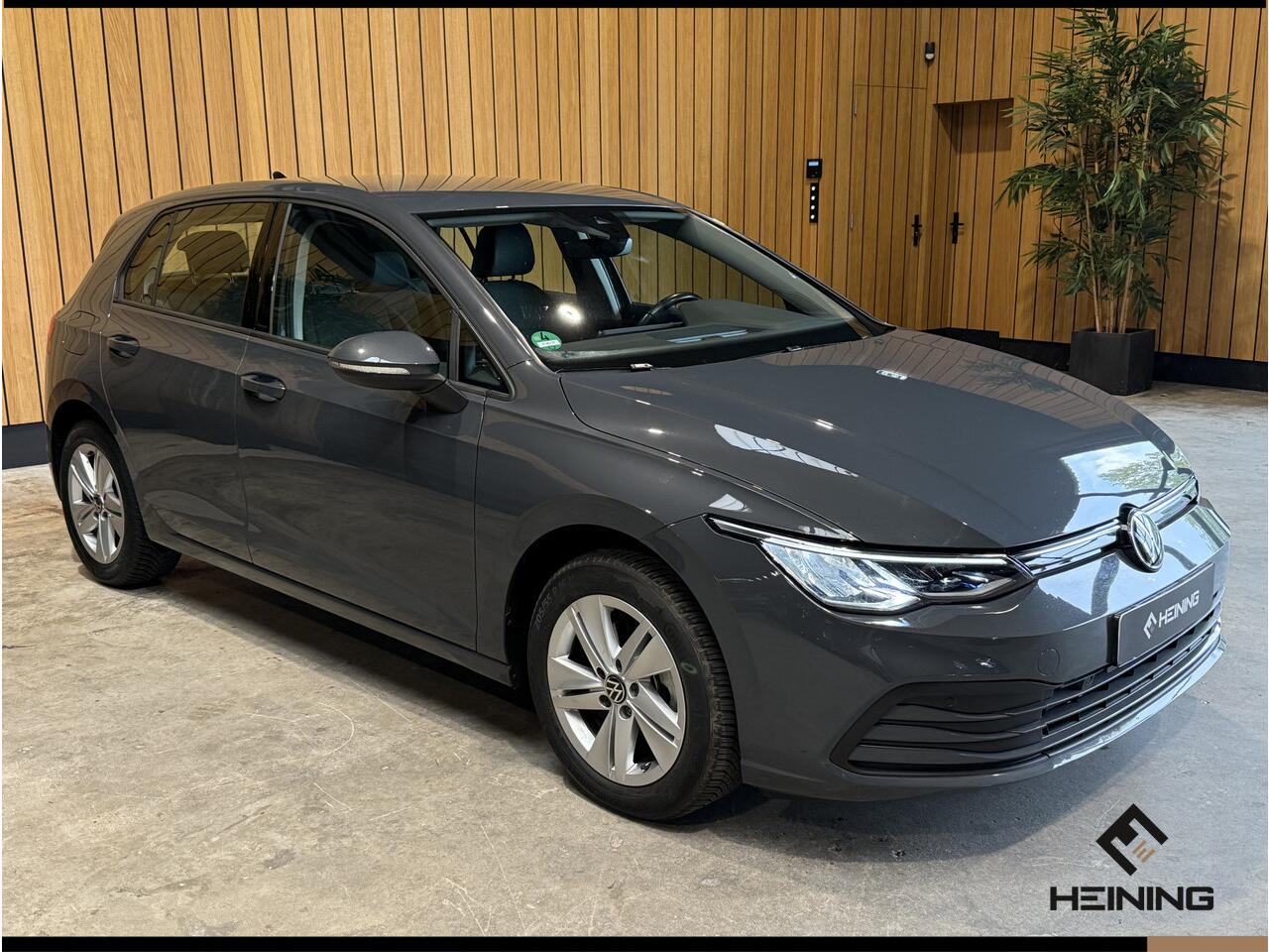 Volkswagen GOLF 1.0 eTSI Life. Automaat. Navi. Apple carplay. Adaptive. Hollandse auto met NAP