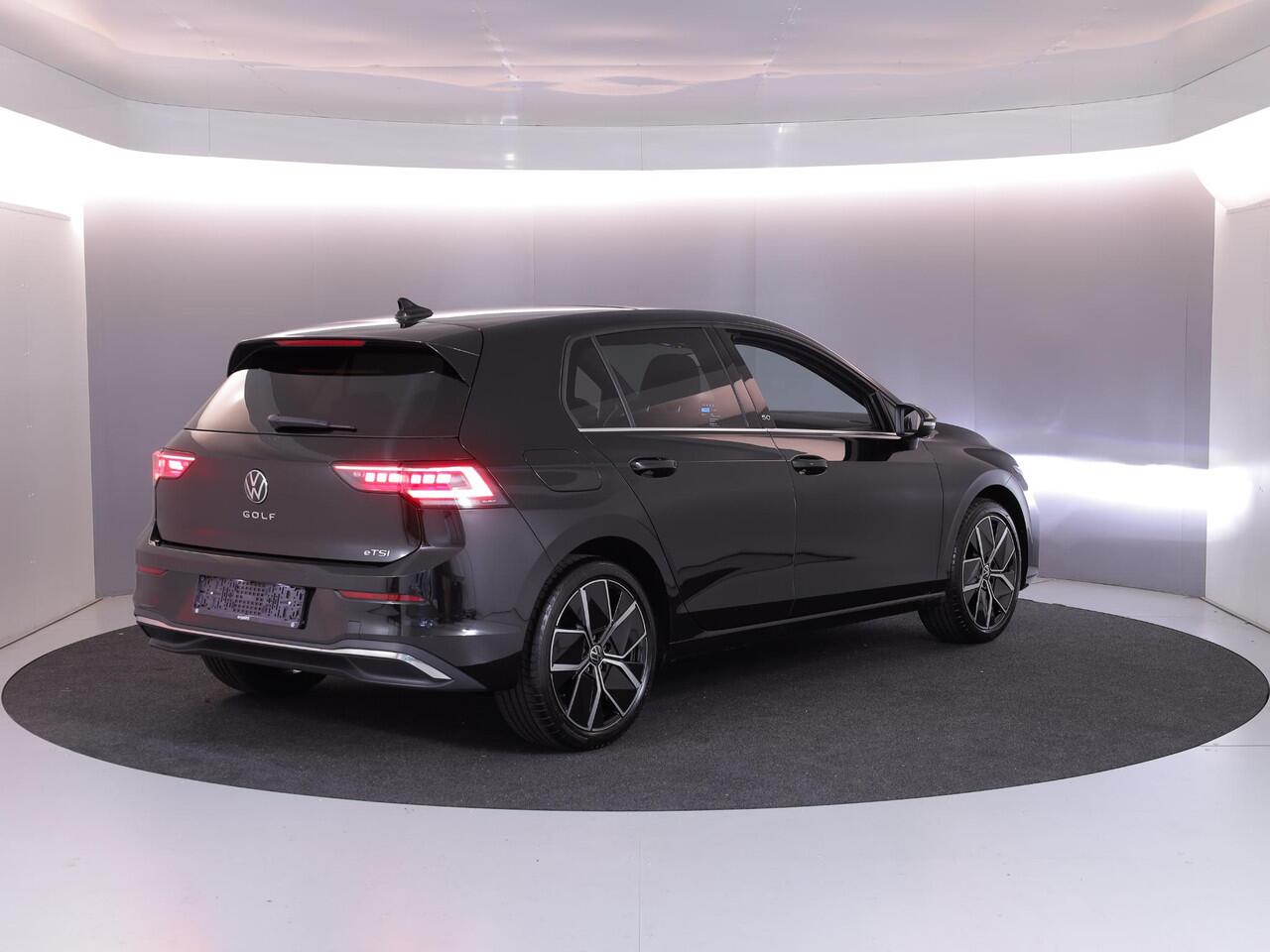 Volkswagen GOLF 1.5 eTSI 50 Jahre Edition 150 pk Automaat (DSG) | Navigatie | Panoramadak | Parkeersensoren | Achteruitrijcamera | Matrix LED koplampen | Stoelverwarming |