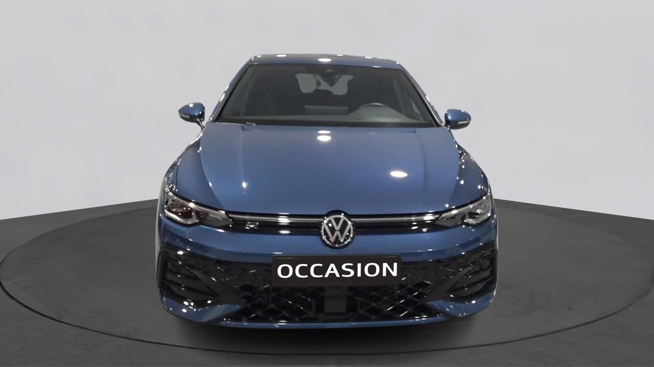 Volkswagen GOLF 1.5 eTSI Automaat R-Line Edition | Demo | LED Matrix | 18" York velgen |